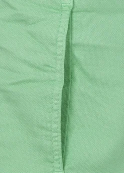 Farbige Jeansjacke mit modischem Crash-Effekt