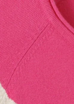 Feinstrick-Pullover in Trendfarben der Saison