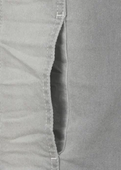 Leicht verwaschene Jeansjacke mit modischem Crash-Effekt