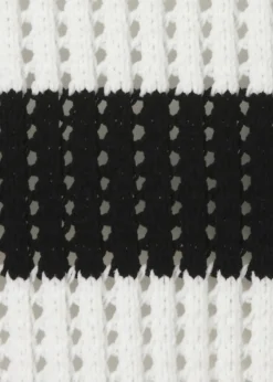 Leichter Black & White Pullover mit Lochmuster